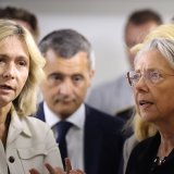 La première ministre Elisabeth Borne, le ministre de l'intérieur Gérald Darmanin et la présidente de la région Ile-de-France Valérie Pécresse (de droite à gauche) se sont rendus dimanche à L'Haÿ-les-Roses.